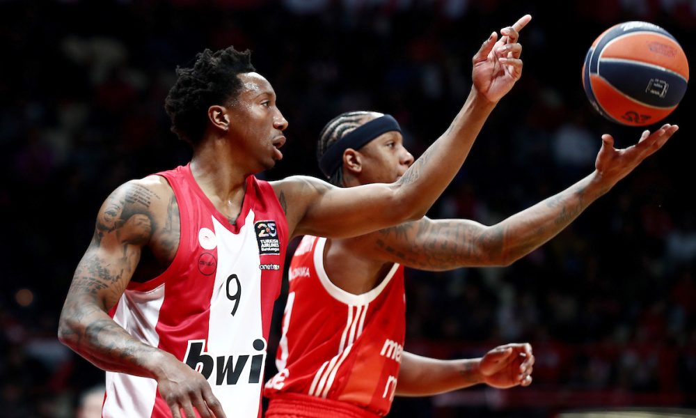 Zvezda ima „+17“ na pauzi protiv Olimpijakosa! Dominiraju Gedraitis i Mekintajer