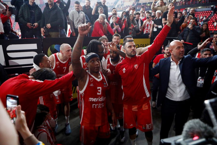 Košarkaši Crvene zvezde posle pobede nad Olimpijakosom (Foto: Starsport)