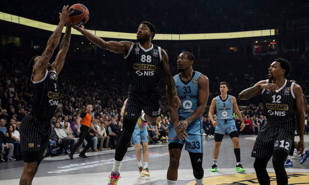 Najava dolaska u Partizan ili samo voli košarku? Igra u sredu protiv Zvezde, a posmatra crno-bele u Areni (FOTO)