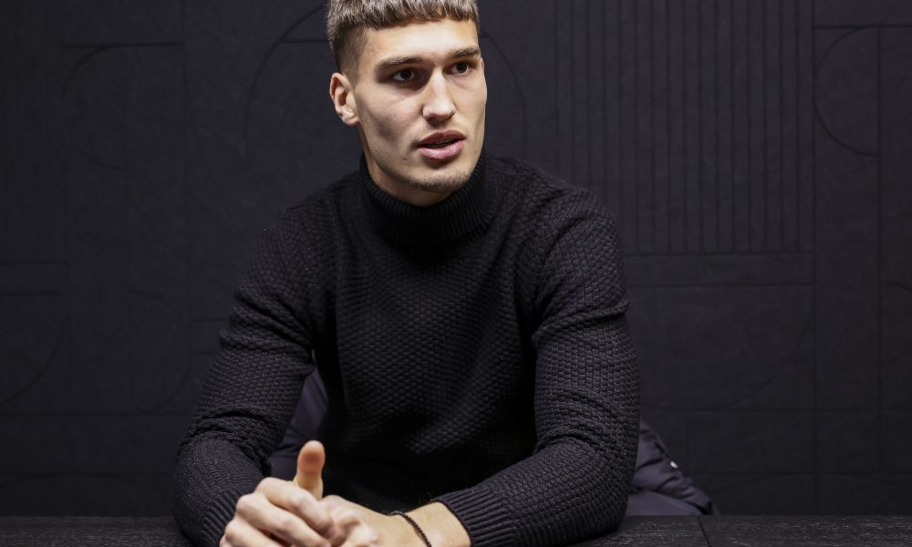 NIKOLA SIMIĆ ZA MAXBET SPORT: U Teleoptik idem peške! Voleo bih da celu karijeru ostranem u Partizanu i da se naosvajam trofeja! (FOTO/VIDEO)
