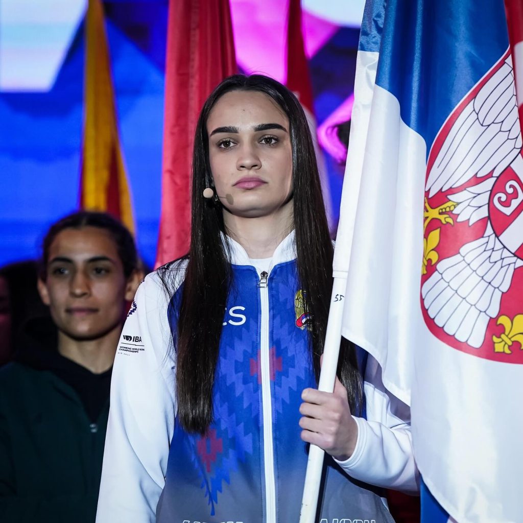 Sara Ćirković boksuje za profesionalnu šampionku sveta