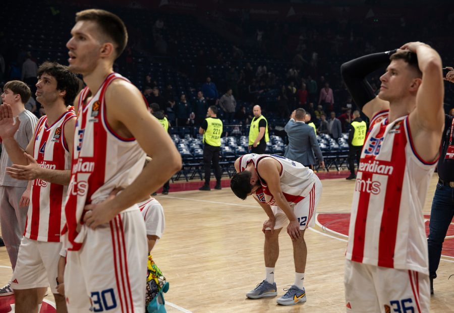 Košarkaši Crvene zvezde posle poraza od Milana (Foto: Starsport)