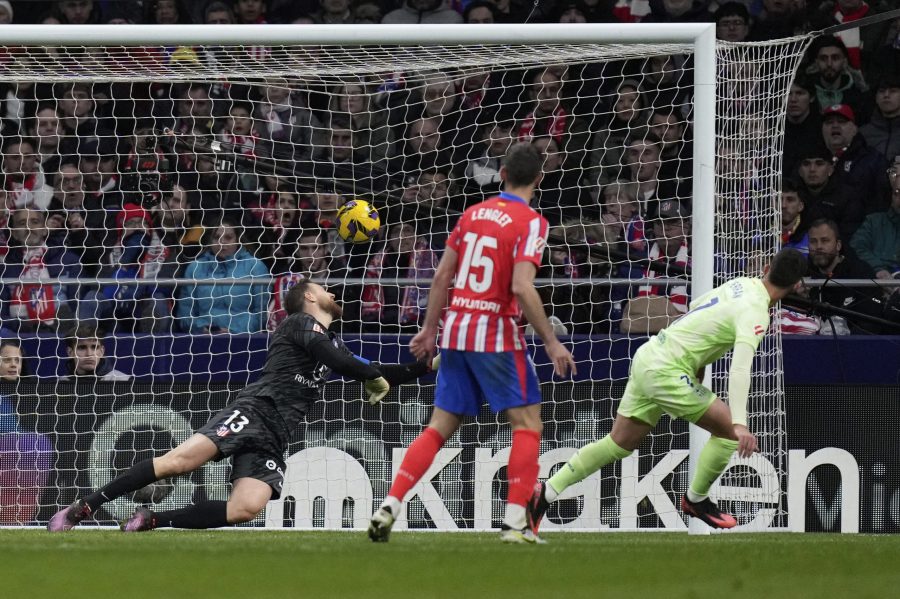 Feran Tores postiže gol protiv Atletiko Madrida (Foto: Beta/AP)