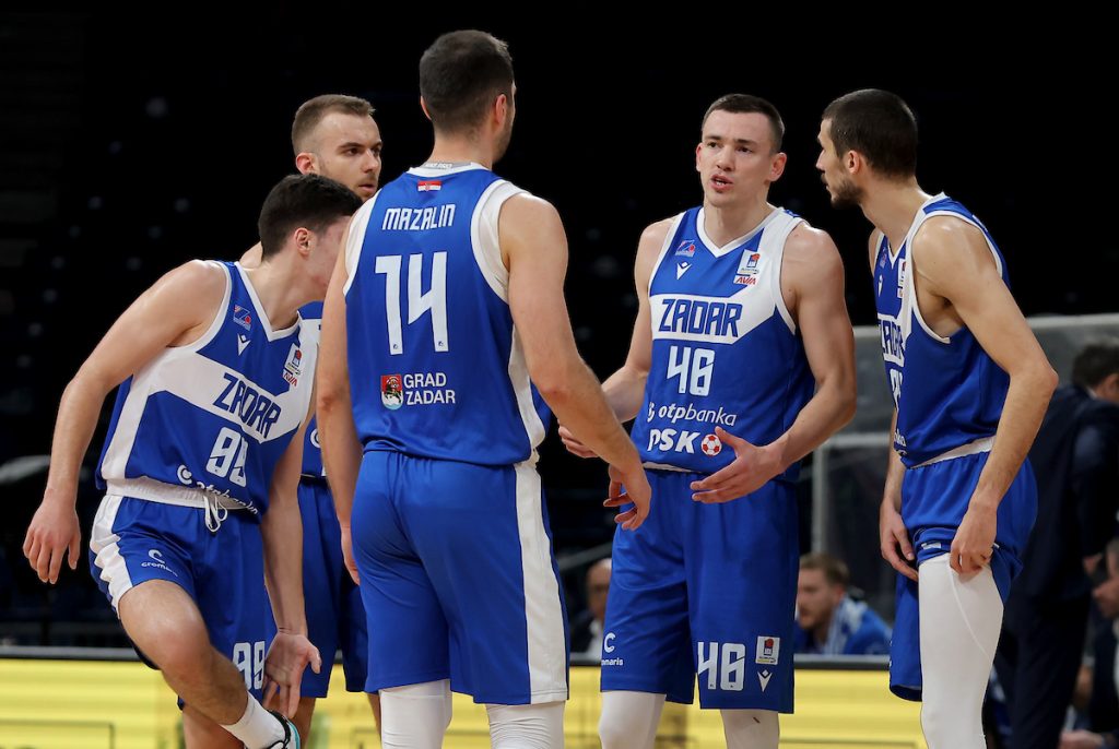 ZVEZDA GUBI OD ZADRA U ARENI Trojka Torbarine sa svoje polovine (VIDEO)