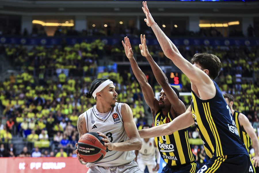 Pariz bez šanse u Istanbulu, Fener na korak do fajnal-fora!