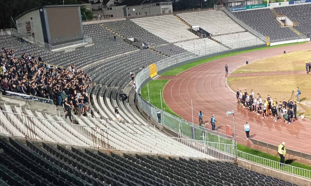 „Grobari“ pesmom ispratili igrače posle remija protiv OFK Beograda (VIDEO)