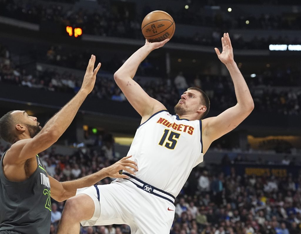 Jokić ubacio 61 poen, ali Denver srušen u poslednjoj sekundi