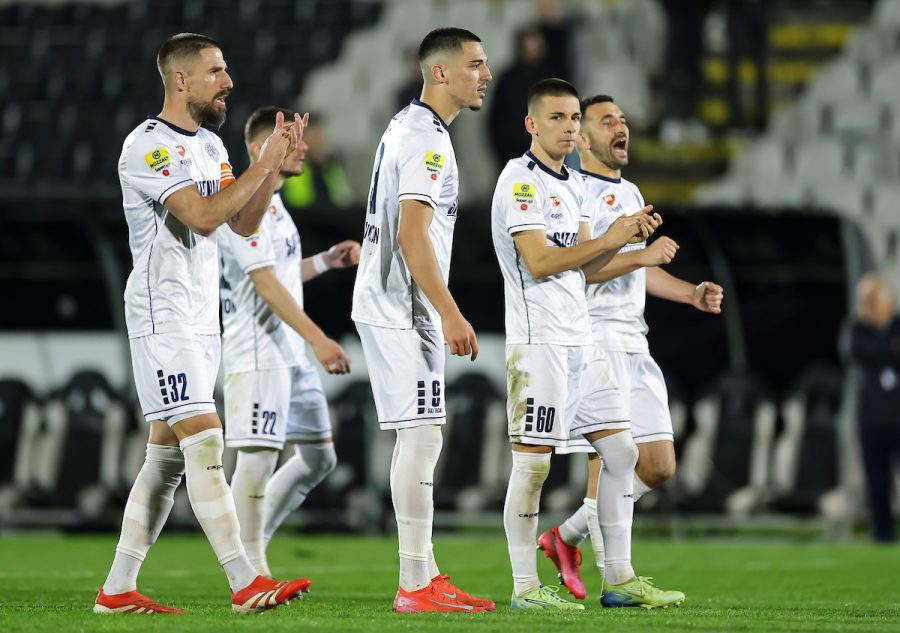 Fudbaleri TSC-a tokom penal serije u Humskoj (Foto: Starsport)