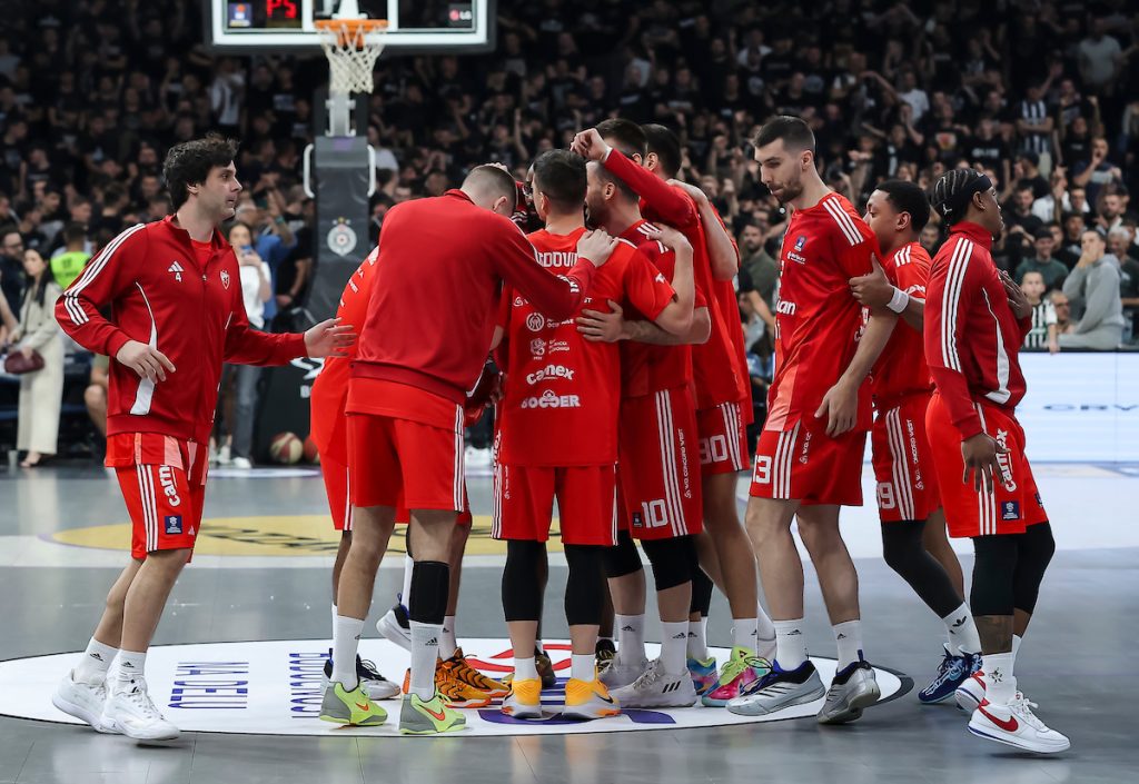 Košarkaši Zvezde istrčali na zagrevanje, Arena se „zatresla“ od buke