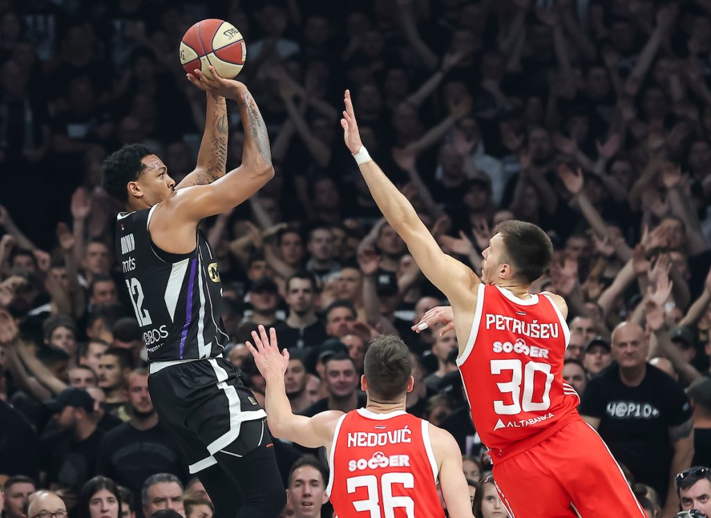 Velika borba u Areni! Partizan za poluvreme stekao sedam poena prednosti