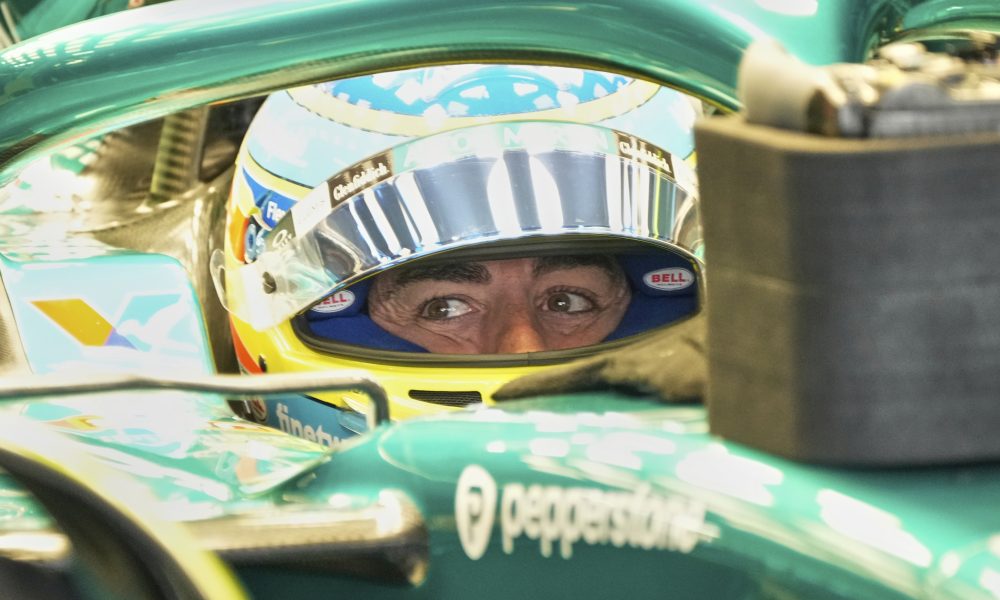 Umalo tragedija: Legendi Formule 1 volan ostao u ruci! (VIDEO)