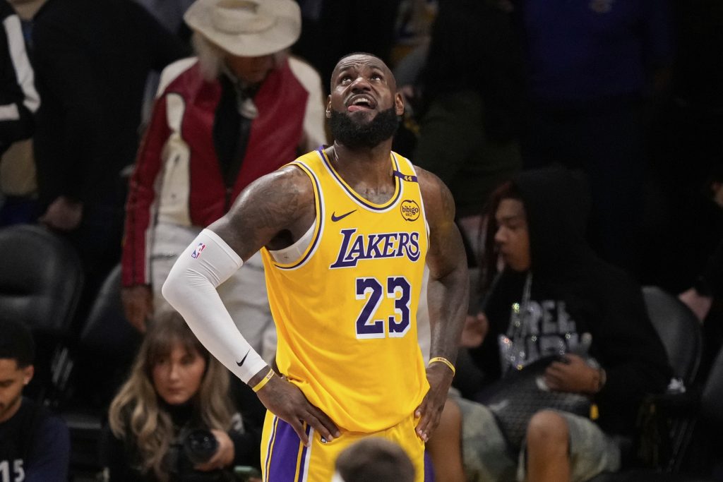 Lejksersi su ispali, a Lebron odigrao poslednji meč u karijeri?