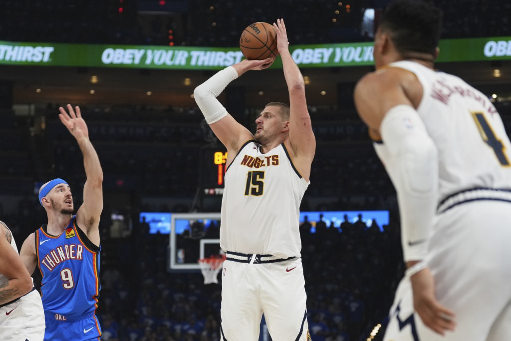 Jokić je cele sezone igrao sam i to je došlo na naplatu… Denver lako pao pred Oklahomom u majstorici