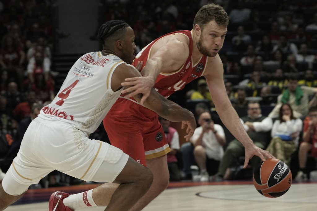 Zvezda nije na F4 u Abu Dabiju, ali joj se pevalo u „Etihad areni“ (VIDEO)