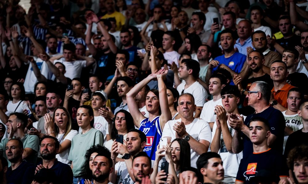 Tuča u „Morači“! Sukob navijača na tribinama otvorio finale ABA lige (VIDEO)