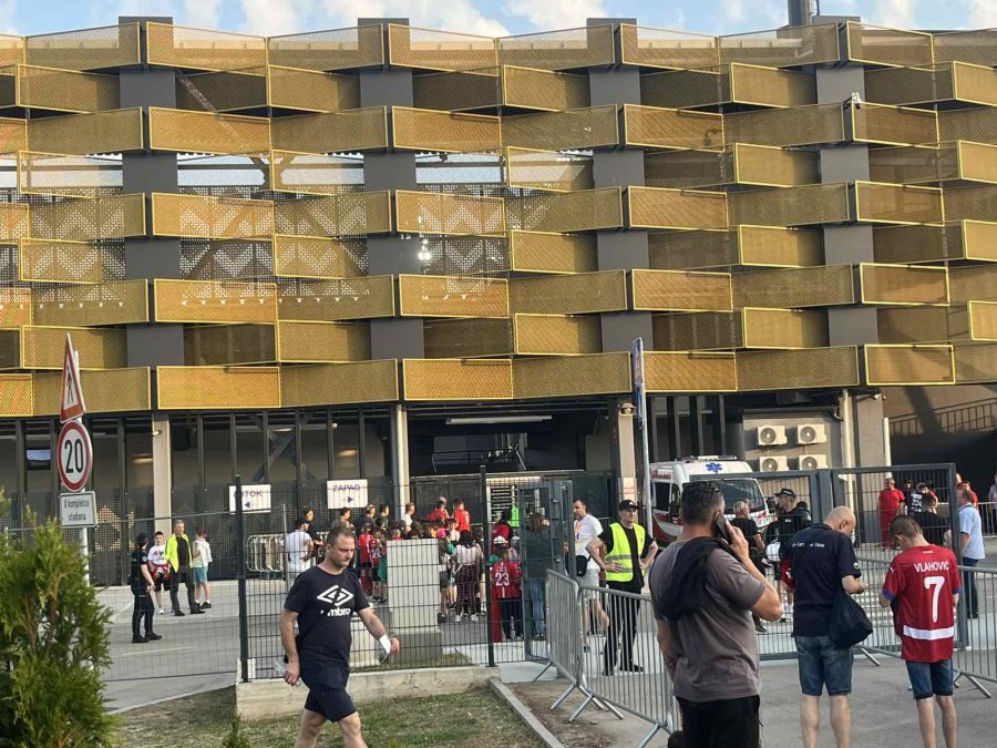 Atmosfera ispred stadiona (Foto: MaxBet Sport)