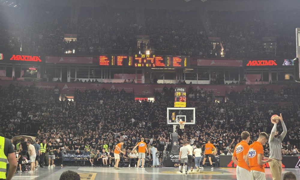 Partizan, sa 20.000 „grobara“, krenuo po šampionsku titulu! (VIDEO)