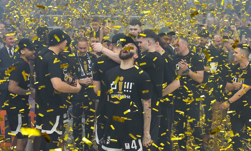 Kakva scena ispred Arene! Vašington na srpskom vodi navijanje, „grobari“ u transu