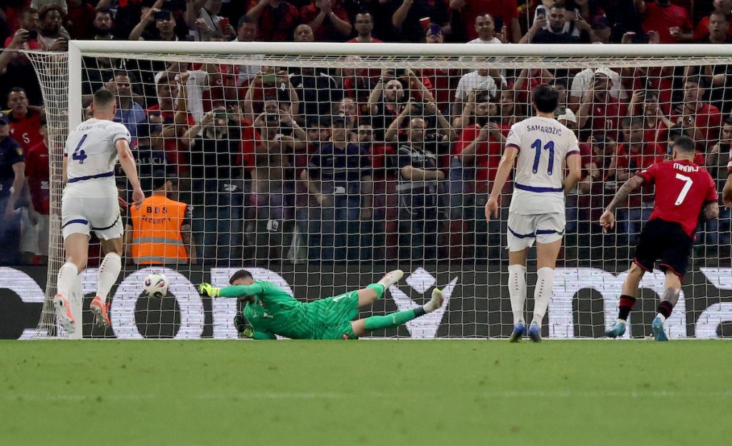 Dalje nećeš moći: Petrović odbranio penal Manaju (VIDEO)
