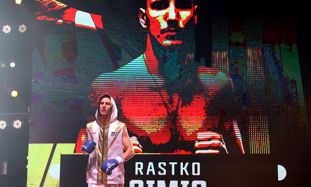 Rastko Simić boksuje profi meč na Vukovom saborištu u Tršiću