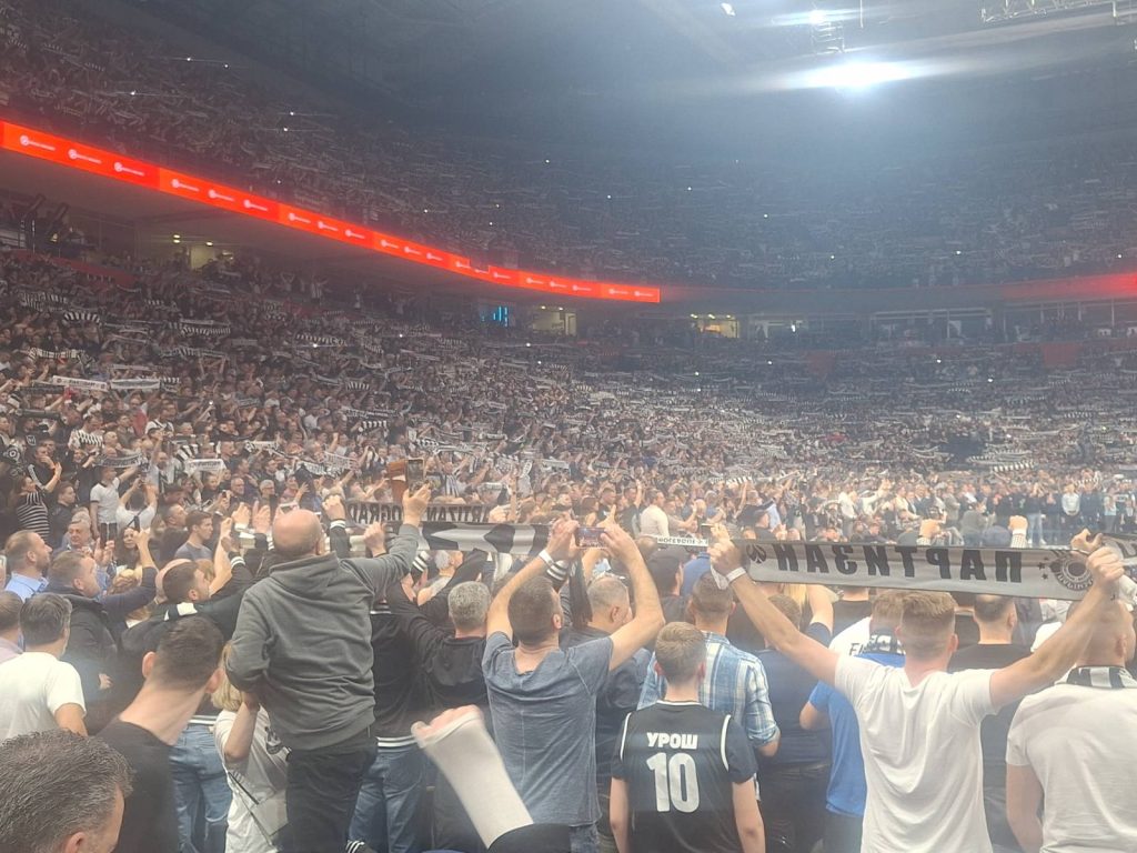 Evroligaška atmosfera u Areni! Partizan i Budućnost se bore za titulu pred 20.000 „grobara“