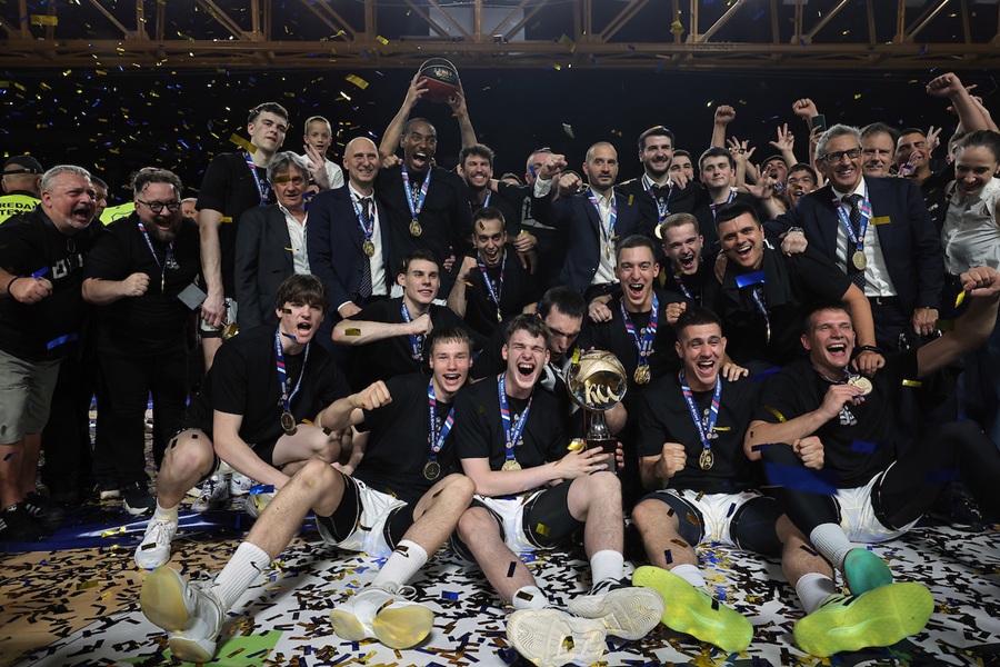 „Grobari“ u sitne sate dočekali košarkaše! Vašington sa bakljom u ruci (VIDEO)