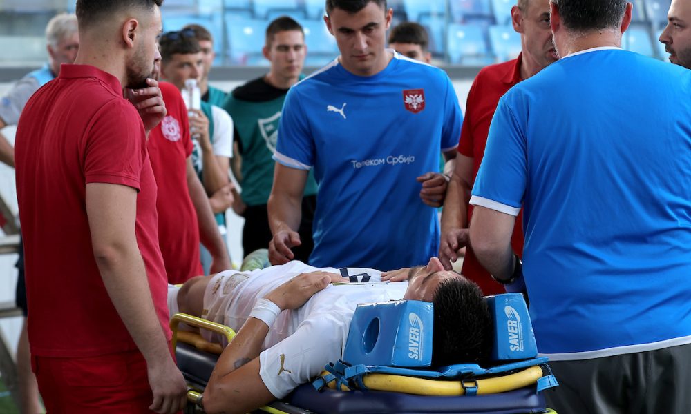 Mladi srpski fudbaler i Zvezdino dete doživeo tešku povredu tokom prijateljskog meča (VIDEO)