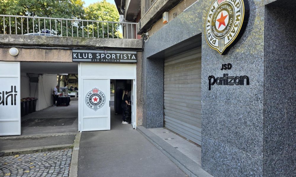 Bašta restorana u punom sjaju, kao nekada! „Grobari“ ponovo imaju gde da se okupljaju pred utakmice (VIDEO)
