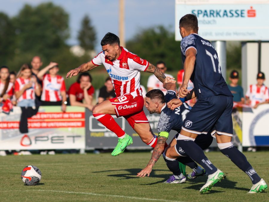 Nemanja Radonjić na utakmici protiv Puškaš Akademija (Foto: FK Crvena zvezda)