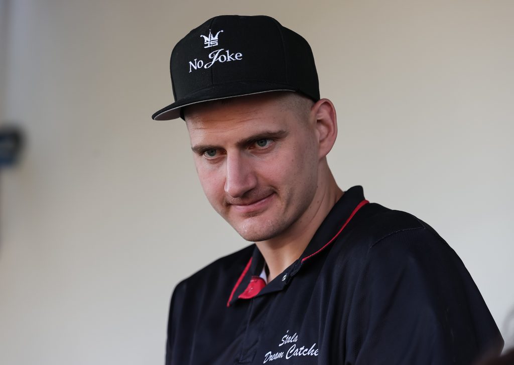 Jokić stao na crtu superbrzom vozu, trka je kratko trajala (FOTO/VIDEO)