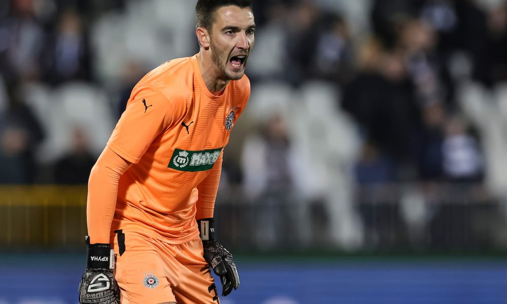 Komičan propust UEFA – golman Partizana kao štoper (FOTO/VIDEO)