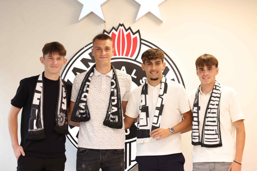 Partizan misli na budućnost! Četiri fudbalera iz omladinskog pogona potpisala ugovore