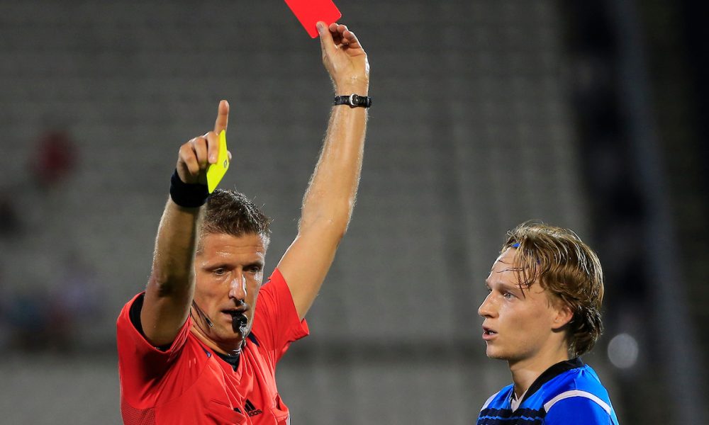Do sada neviđeno: Spiker dobio crveni karton! Evo i zbog čega (VIDEO)