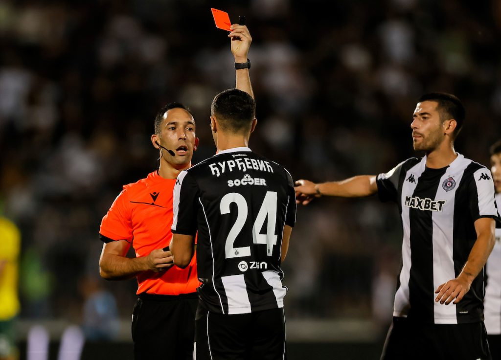 Džaba VAR kad kod sudija ima „kvar“: Faruđa i Kavano ubiše Partizan! Penal za Hibernijan i 2:0 (VIDEO)