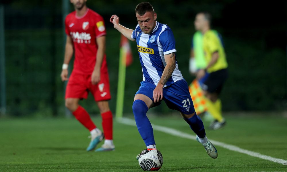 Radnik doveo desnog beka