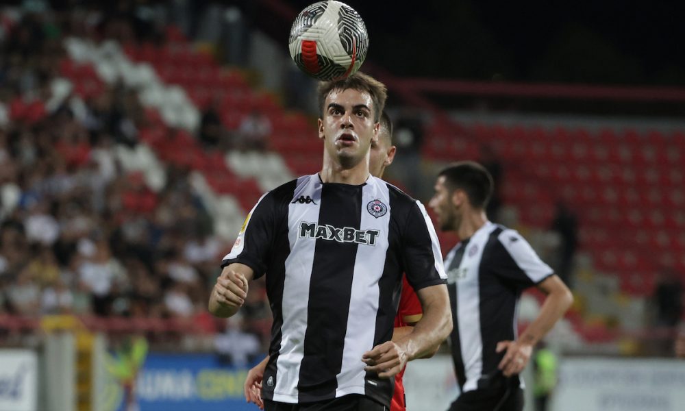 Partizan više nema zaostatak! Golman Hibsa „častio“ crno-bele, Milošević pogodio za 2:0 (VIDEO)