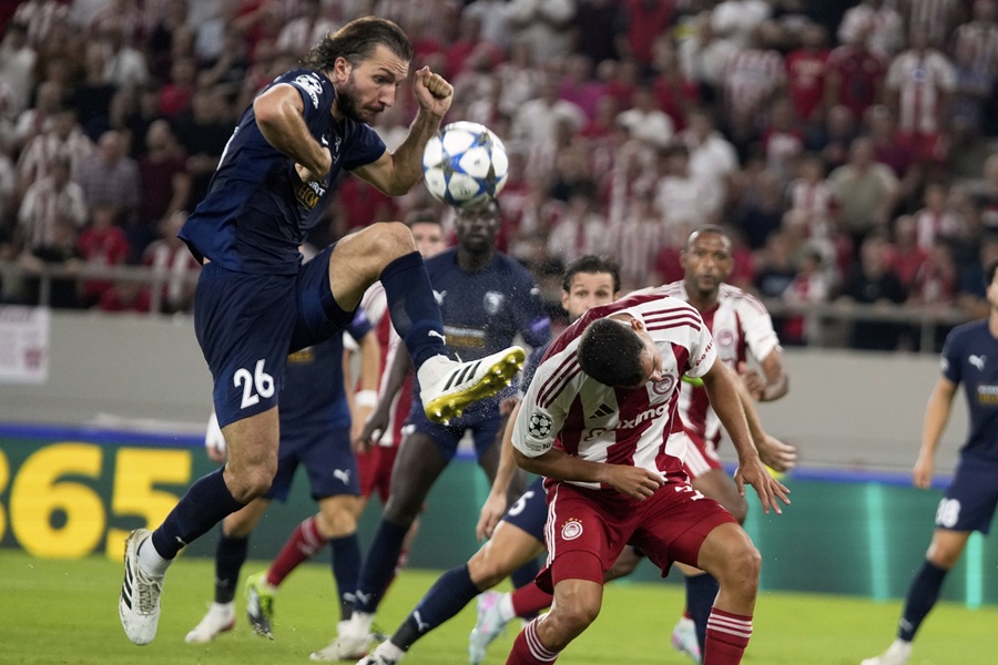 LŠ: Zvezdin dželat odoleo u Pireju sa igračem manje! Slavija prokockala dva gola prednosti protiv Bodea (VIDEO)
