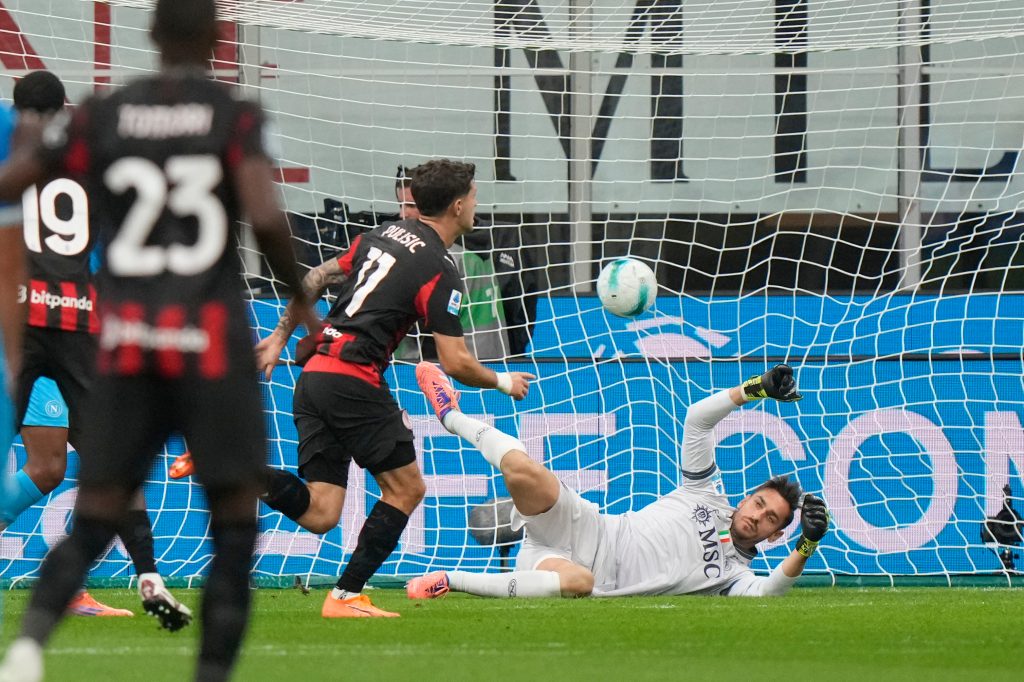 Imamo novog lidera i u Seriji A! Milan sa igračem manje bolji od Napolija