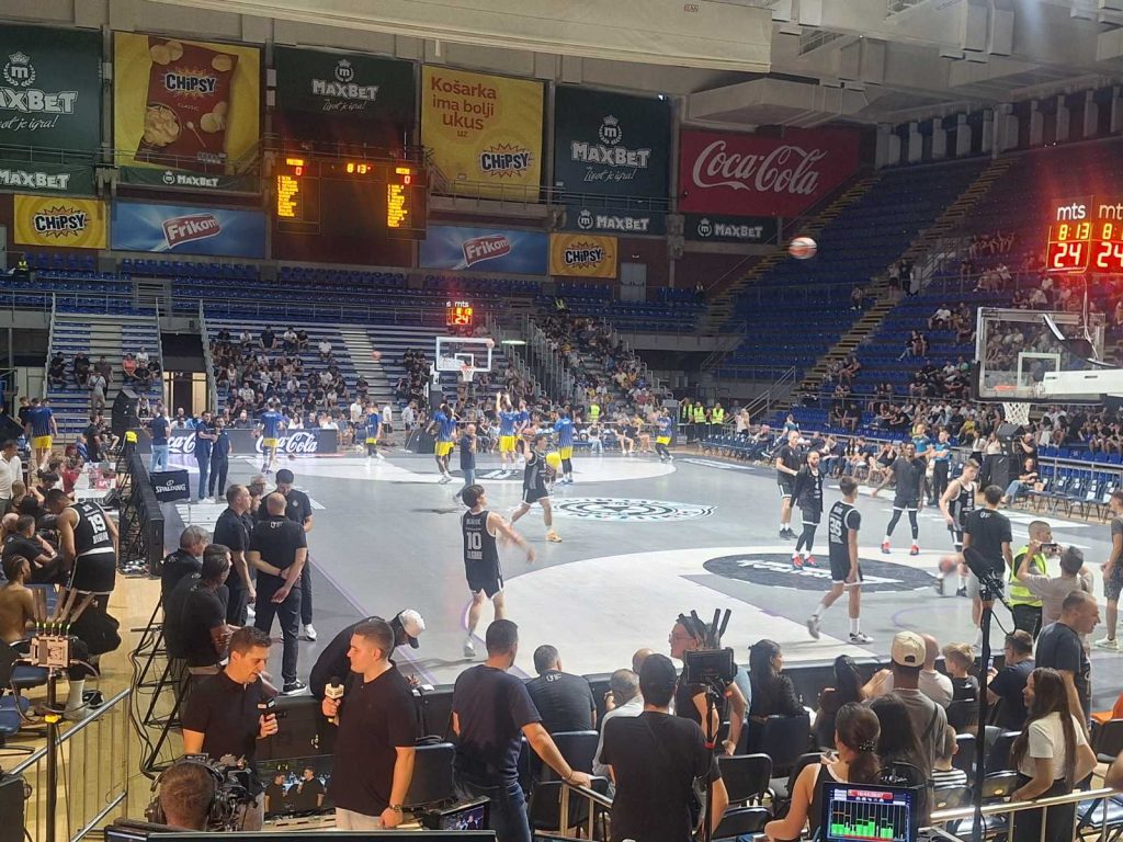 Partizan se sa Taša preselio u „Pionir“! Večeras je nešto manje „grobara“, podršku imaju i Izraelci (VIDEO)