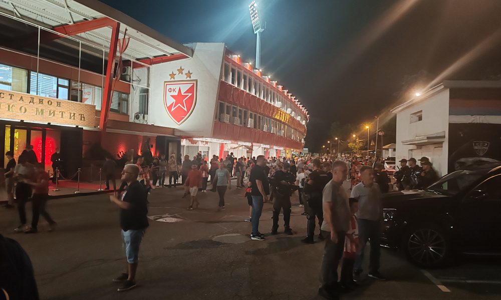Prve slike sa Autokomande: Navijači stižu na „Marakanu“, ali nema gužve i euforije (VIDEO)