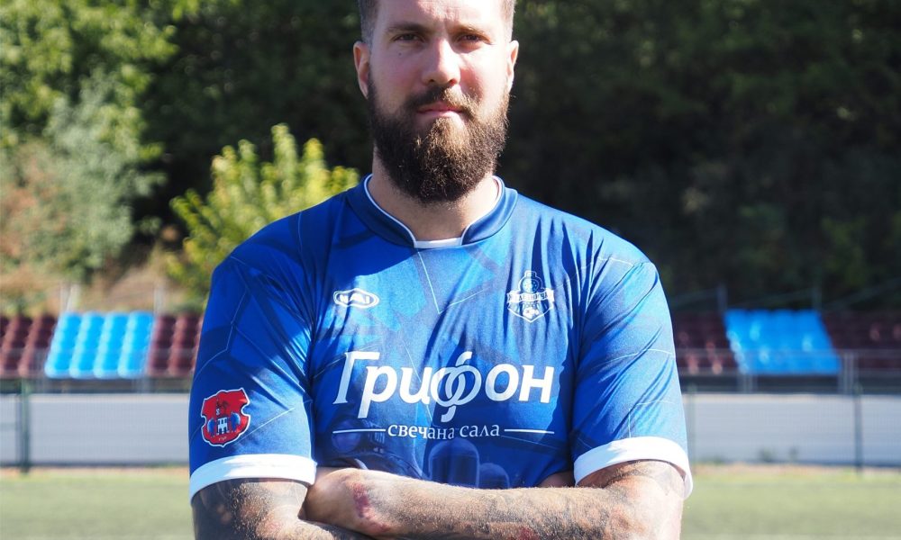Ne, nije šala! Miroslav Raduljica postao fudbaler, nosiće dres Železničara (FOTO)