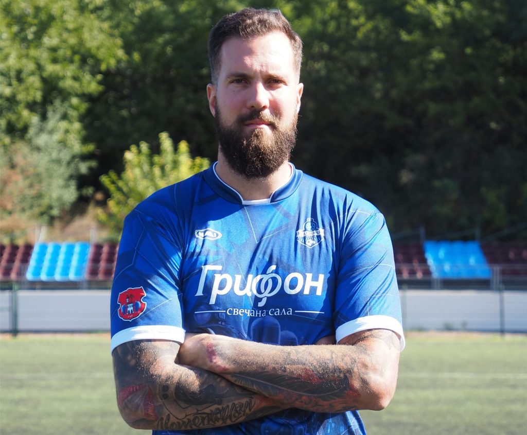 Ne, nije šala! Miroslav Raduljica postao fudbaler, nosiće dres Železničara (FOTO)