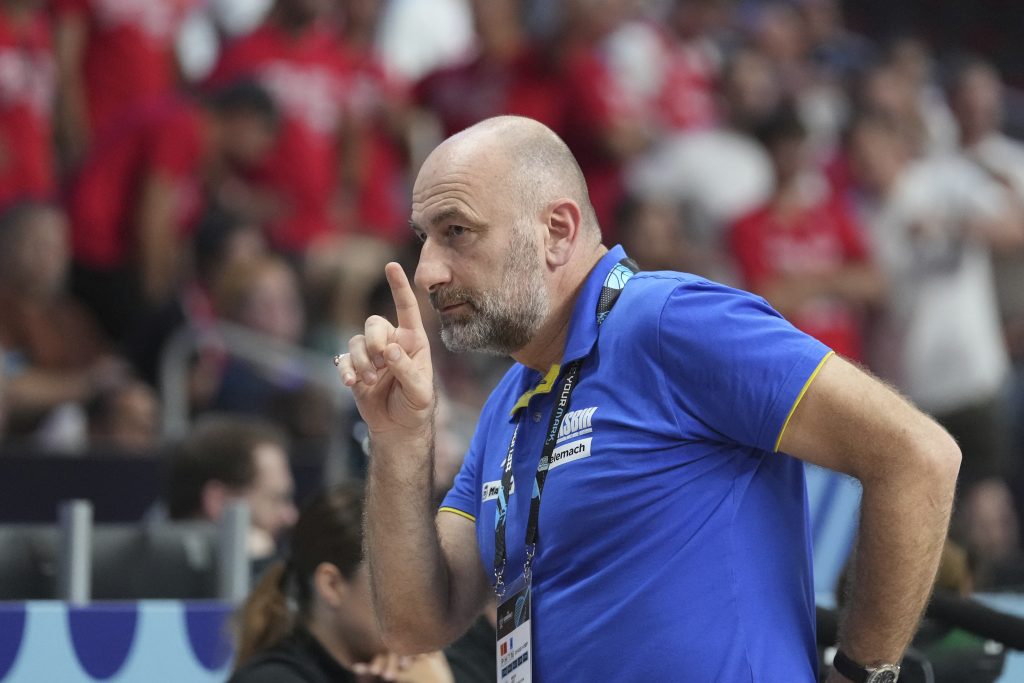 Selektor BIH udario na pojedine igrače: Klošari, papci, bednici i primitivci! Pitaš me da li je gvozdeni krevet!