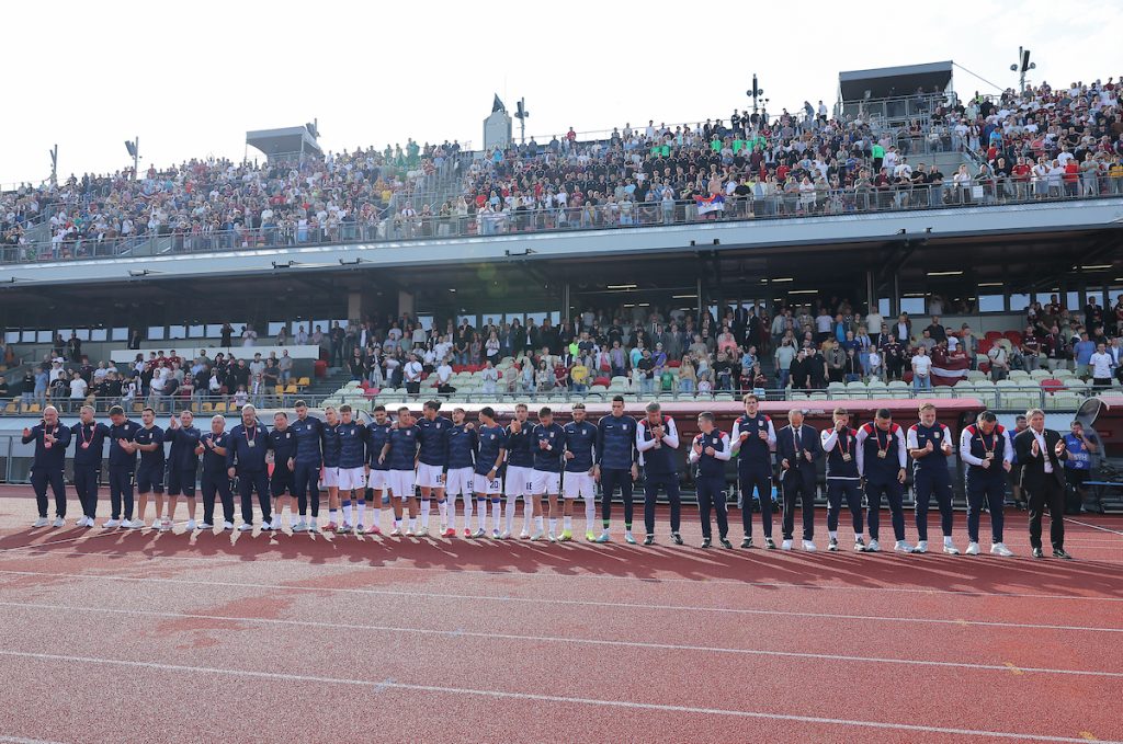 Sramno: Srpskim navijačima oduzete zastave! FSS momentalno reagovao