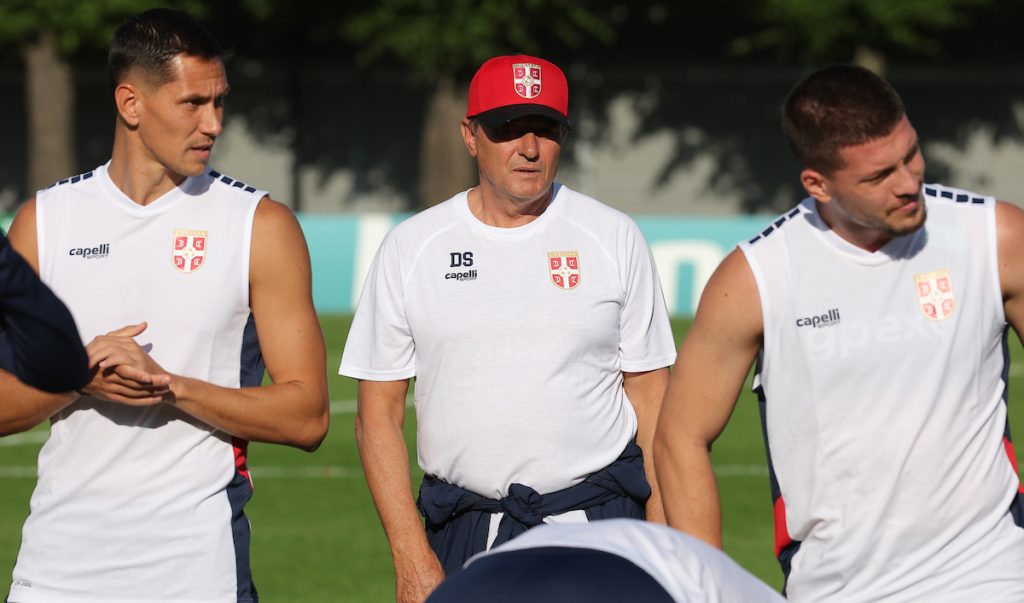 Srbija sa dva napadača na Letoniju, dva iznenađenja u startnih 11! (SASTAVI)