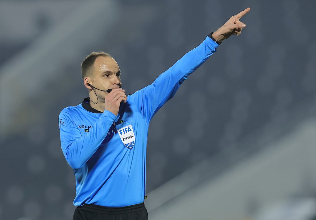 Istorijat arbitra 177. večitog derbija: Zvezda ga ne pamti po dobrom, nije dobila nijedan od dva derbija kada je on sudio (VIDEO)