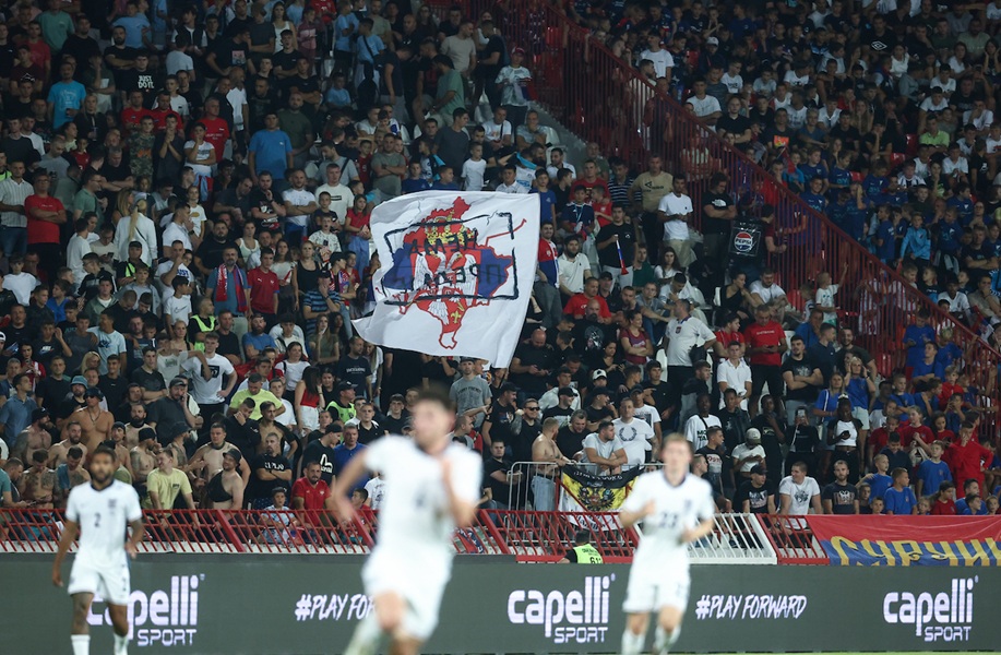 Srpski fudbaleri poraženi, ali su navijači ostvarili pobedu protiv Engleza (FOTO)