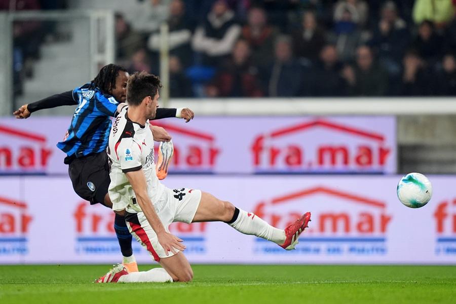 Serija A: Milanu samo bod u Bergamu, Napoli pobeđuje i bez De Brujnea