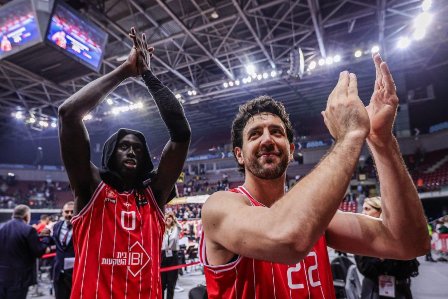 Haos na meču Hapoela pred dolazak u Beograd: Vlasnik isteran sa terena, Micić isključen, a važan igrač se povredio