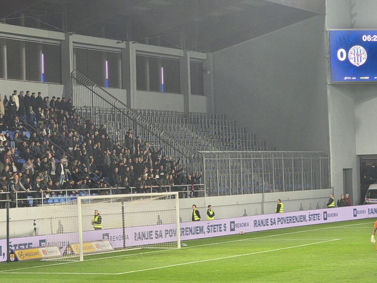„Grobari“ ušli na stadion TSC sa 25 minuta zakašnjenja (VIDEO)